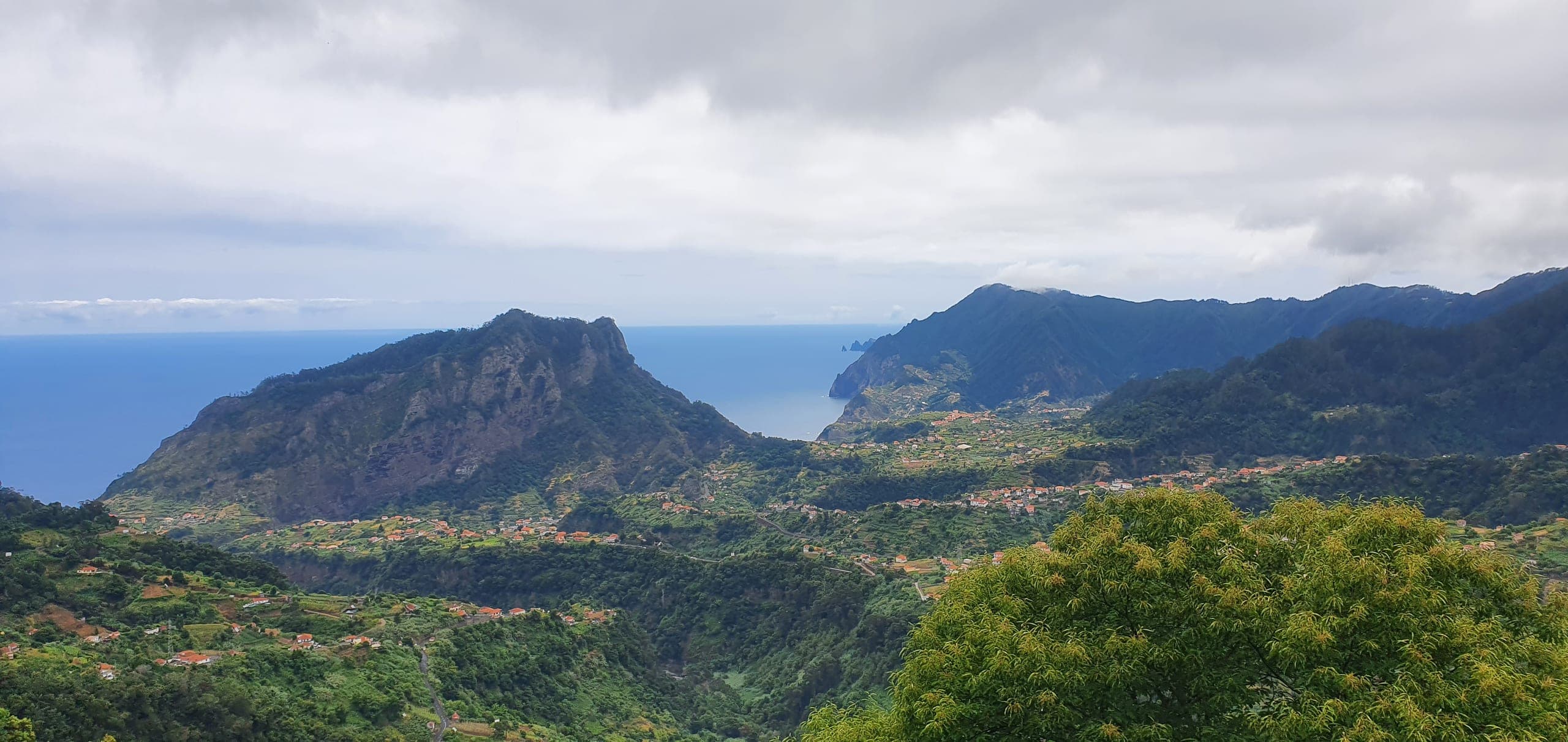 Penha de Águia and the north-coast villages seen from a mountain viewpoint